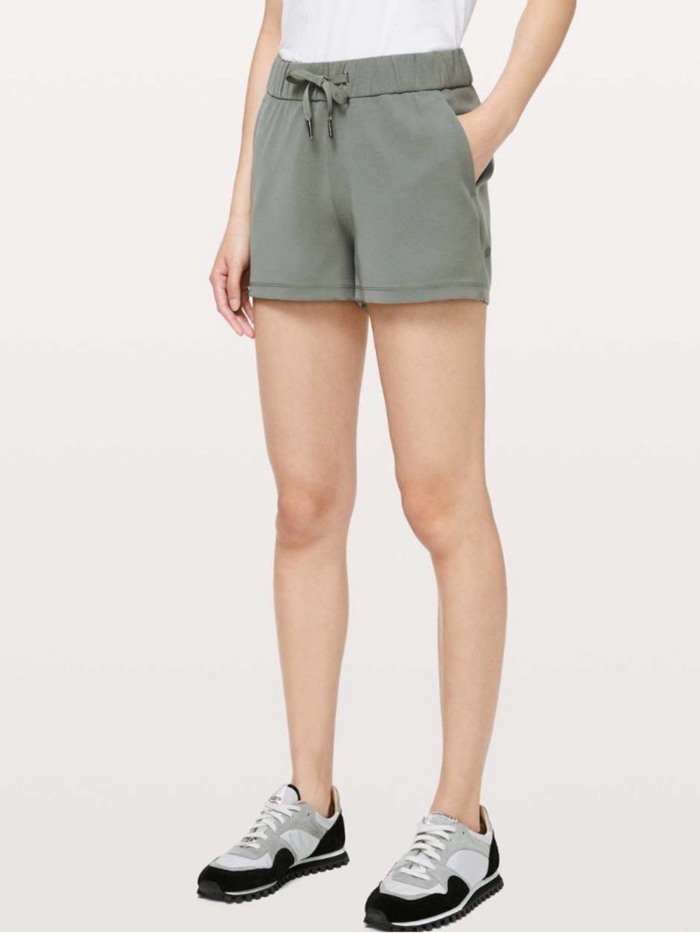 Lululemon On the Fly Short *Woven *2.5" Size 4 Gray Sage